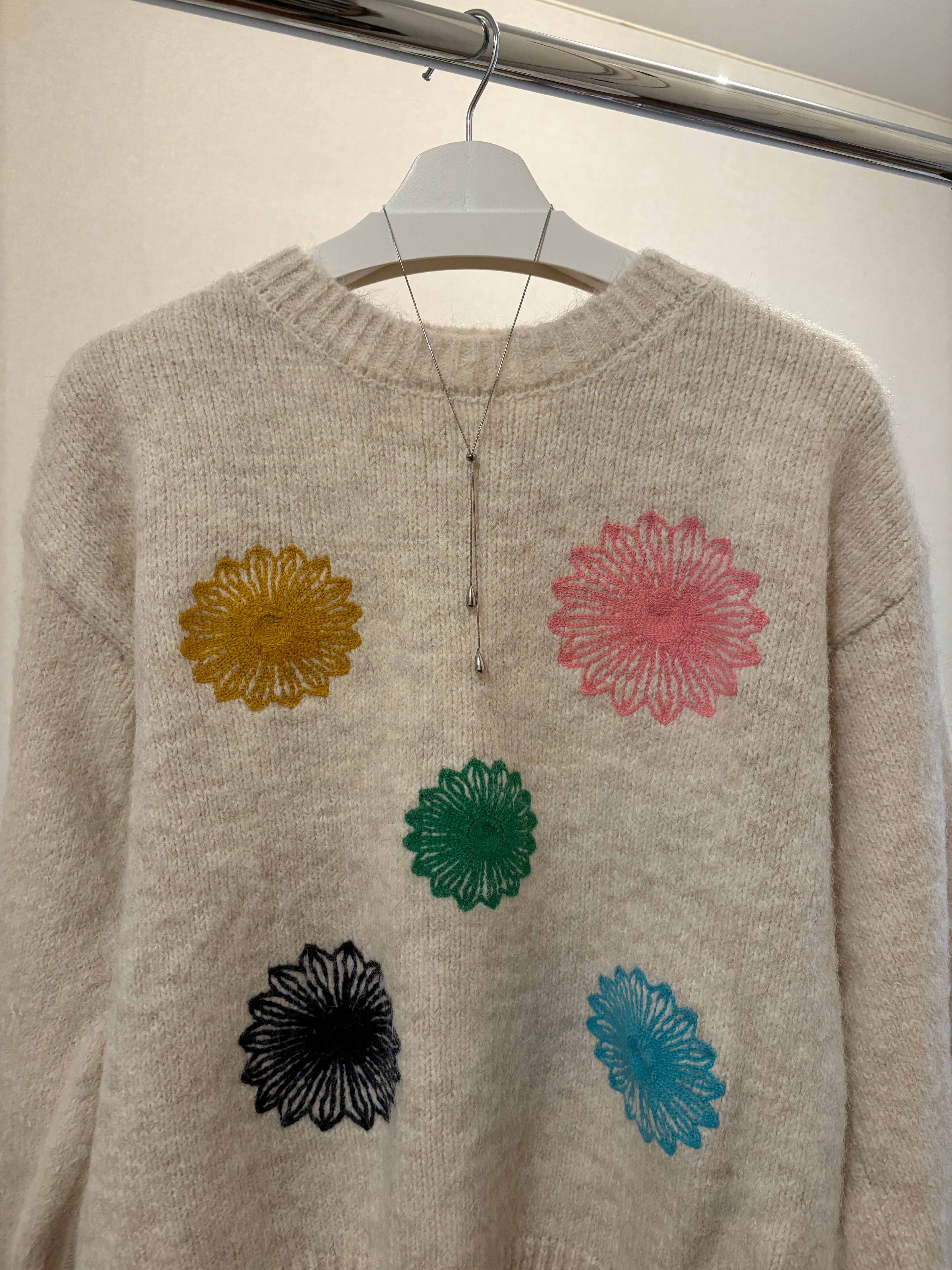 フラワー刺繍デザインニット_3色展開