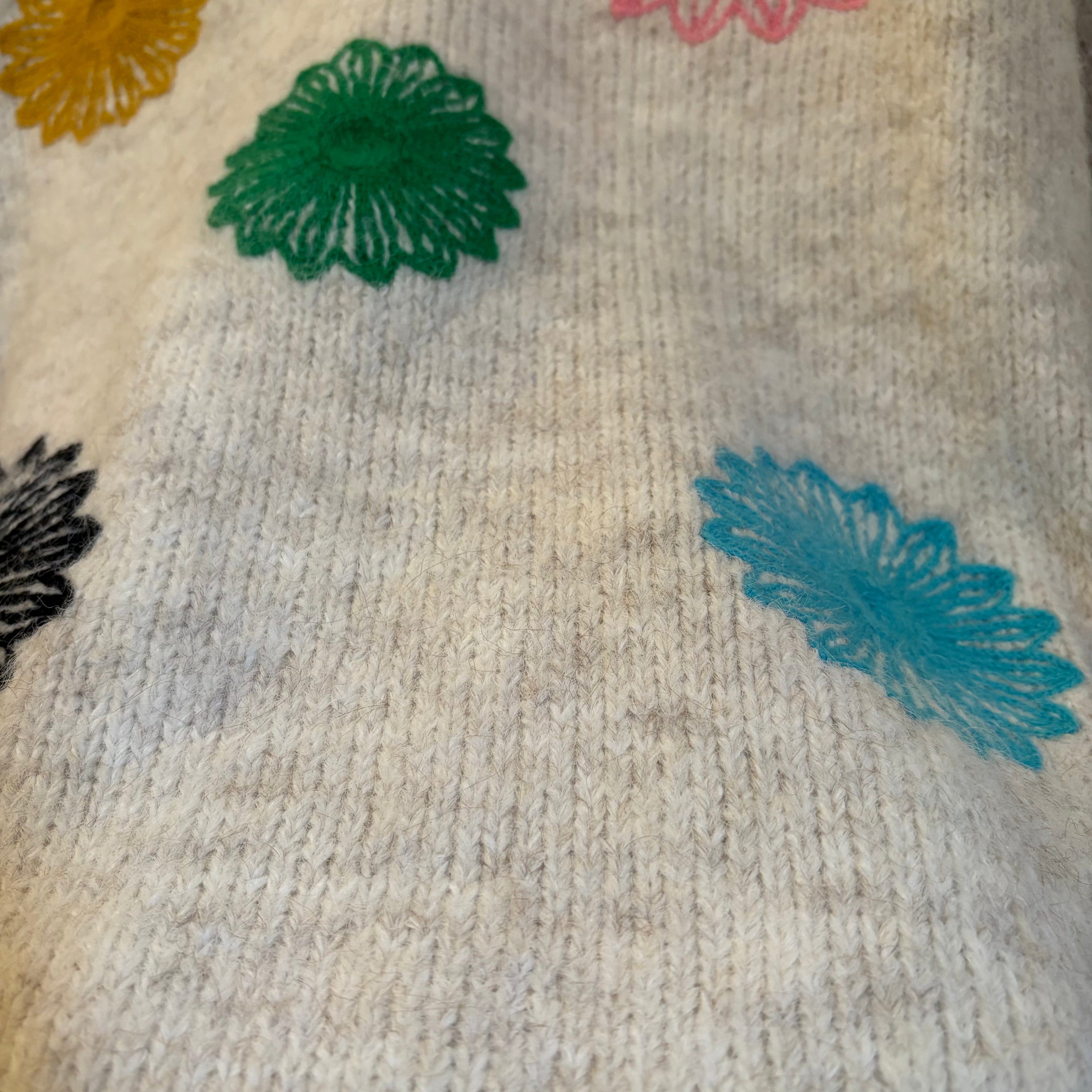 フラワー刺繍デザインニット_3色展開