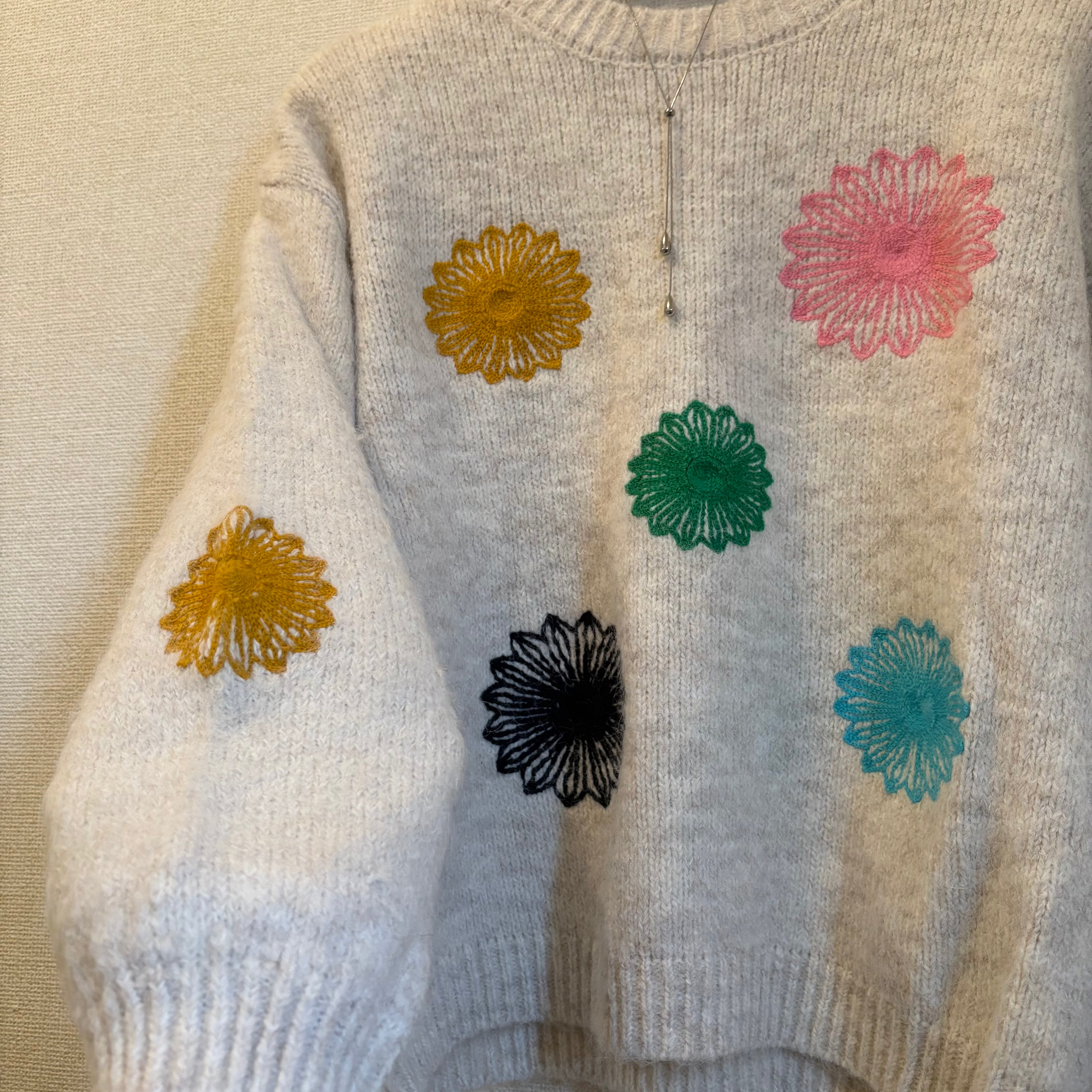 フラワー刺繍デザインニット_3色展開