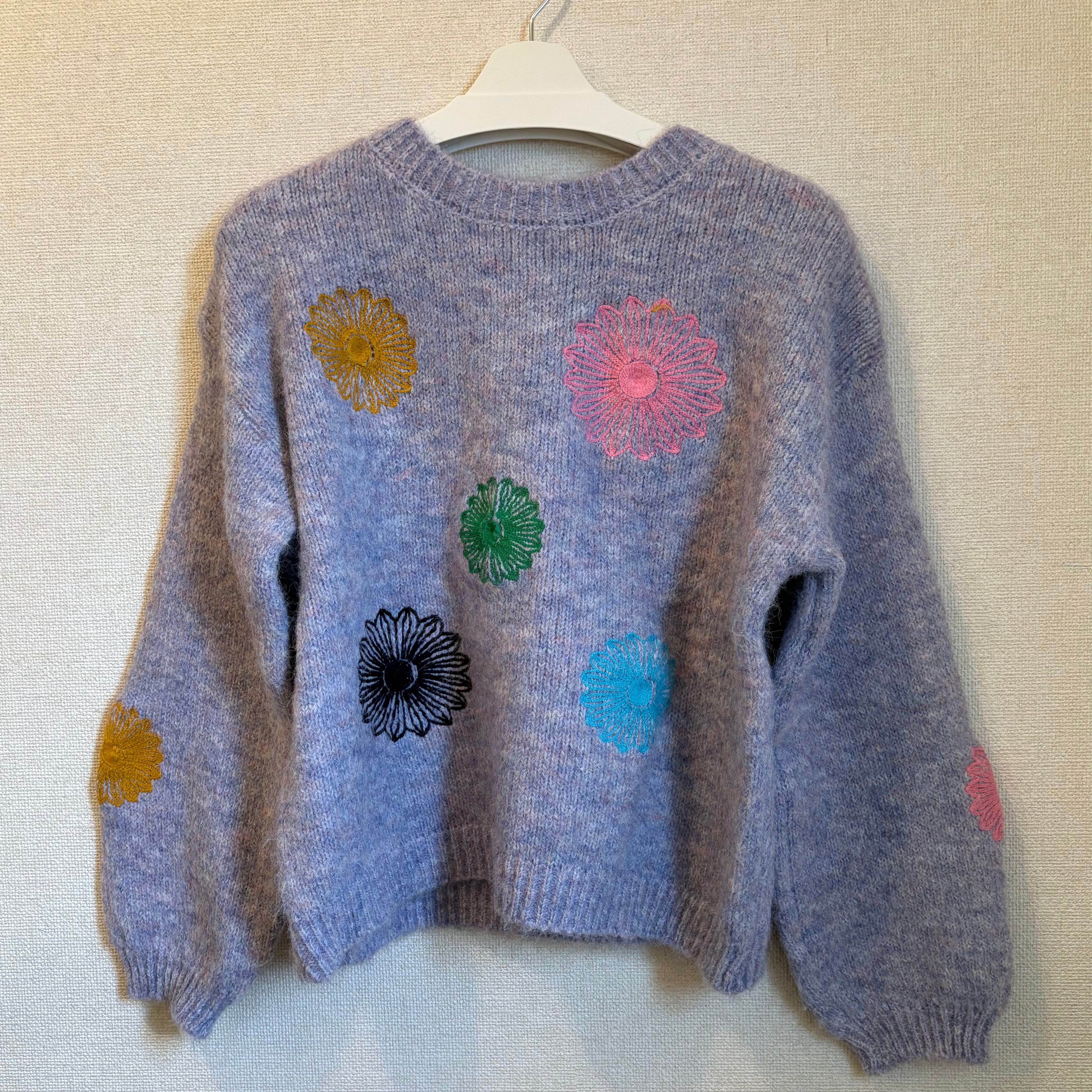 フラワー刺繍デザインニット_3色展開