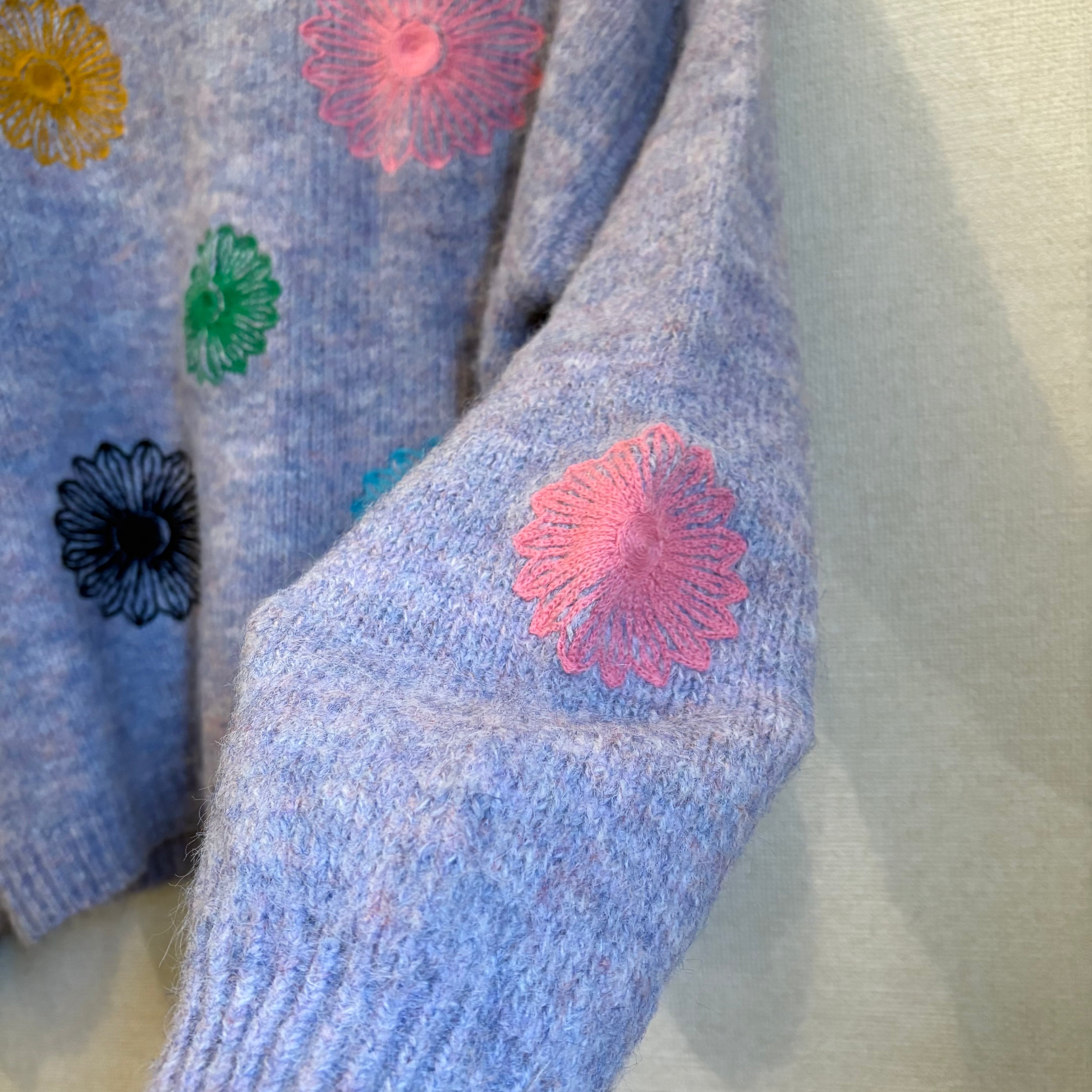 フラワー刺繍デザインニット_3色展開
