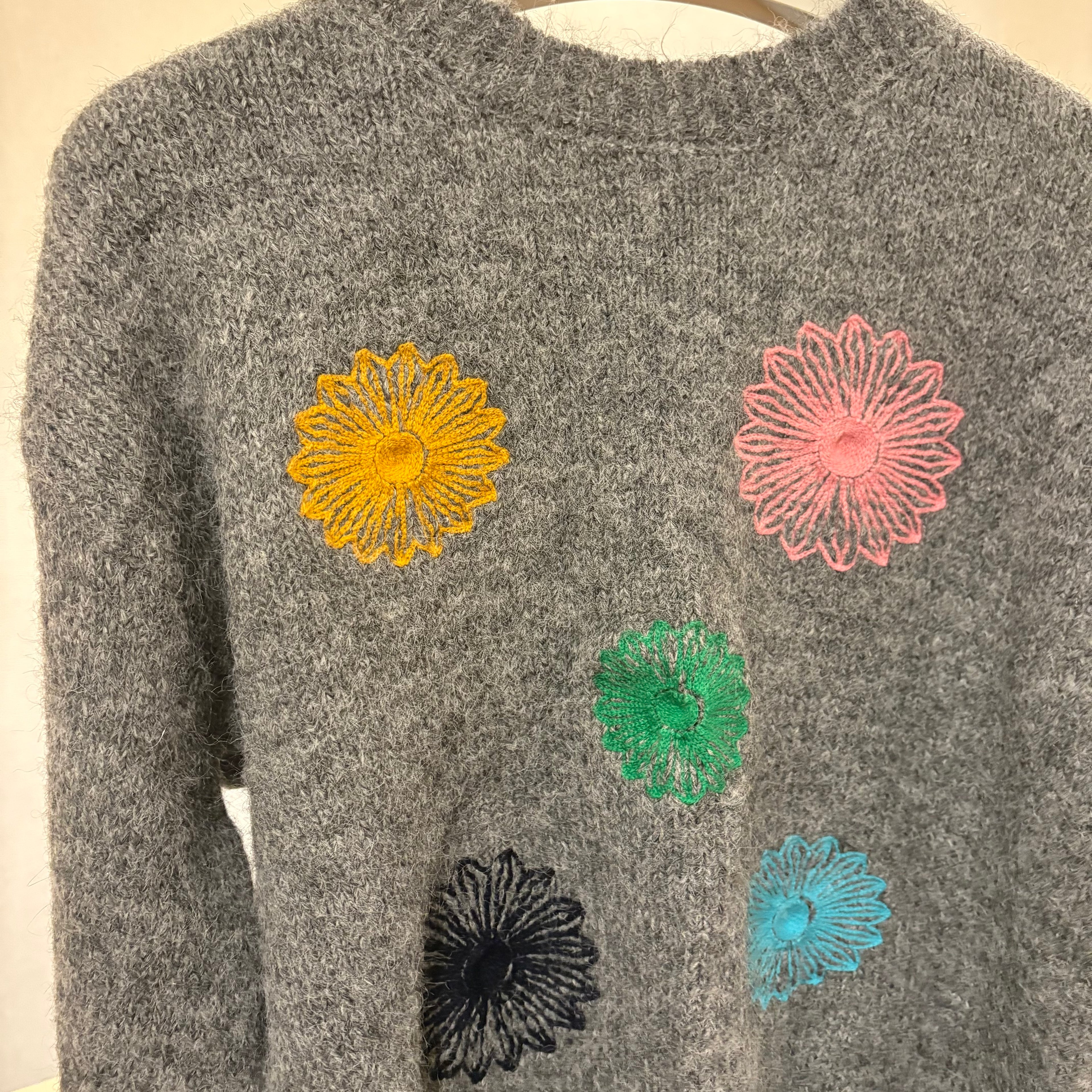 フラワー刺繍デザインニット_3色展開