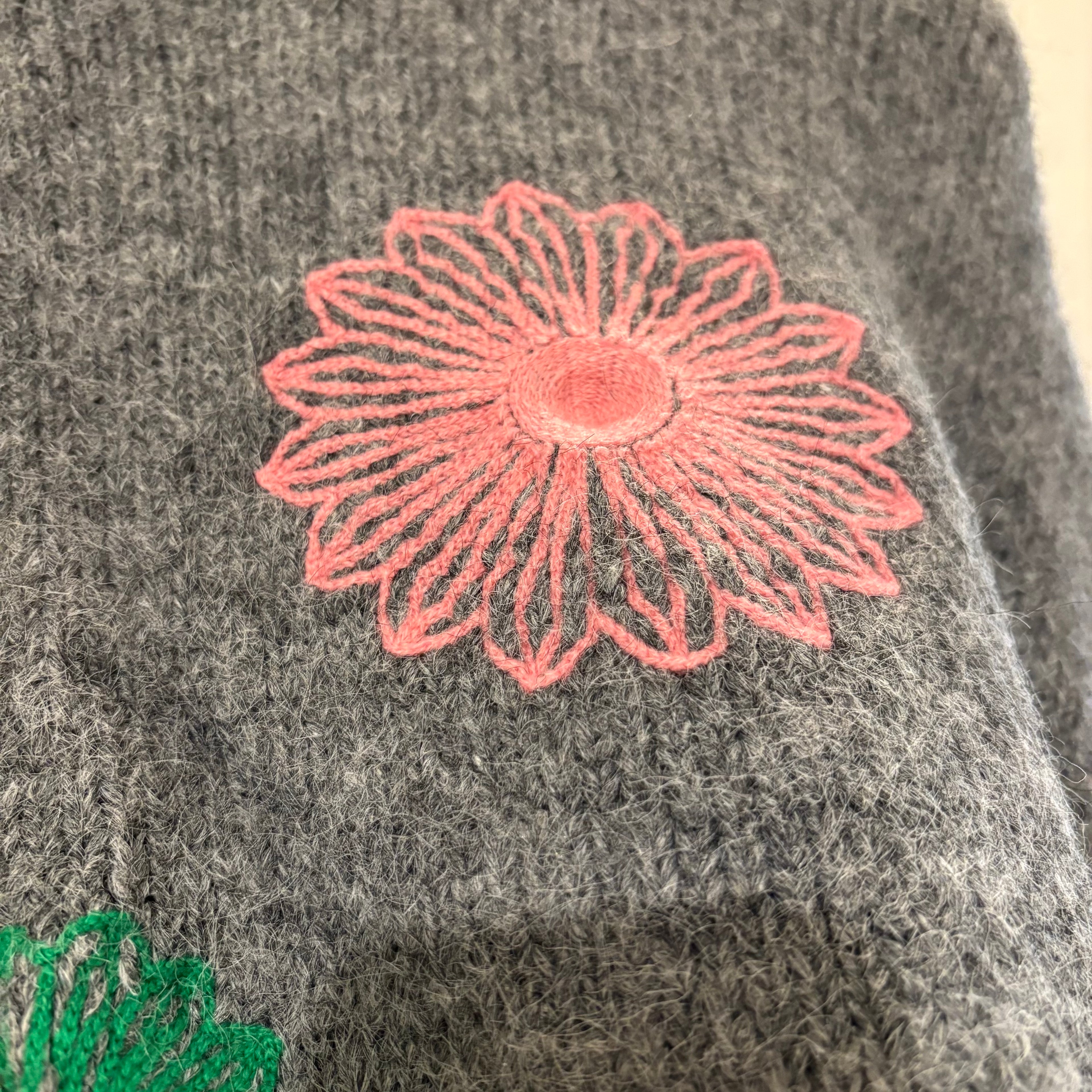 フラワー刺繍デザインニット_3色展開
