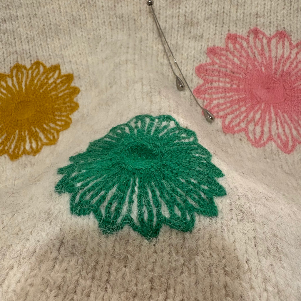 フラワー刺繍デザインニット_3色展開