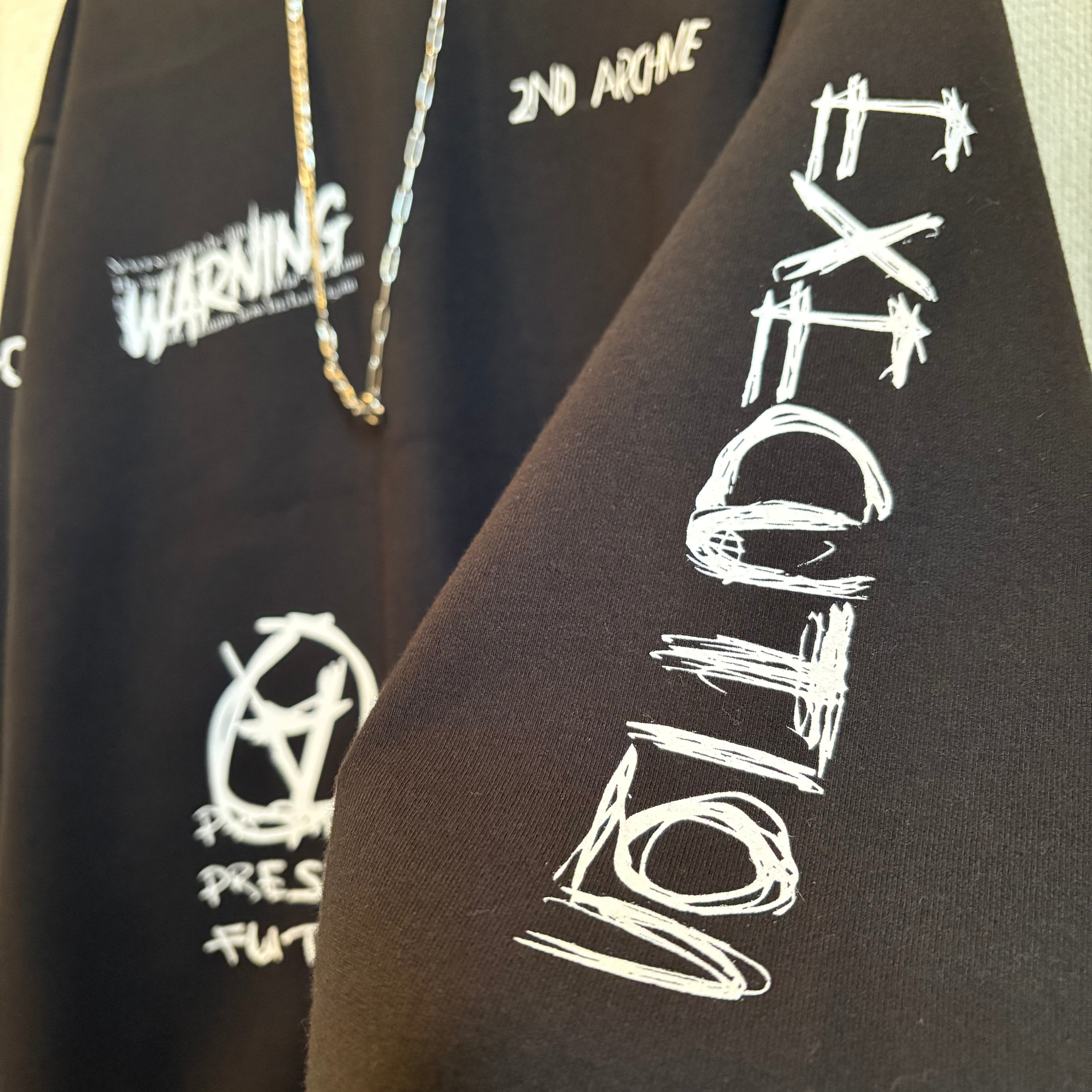 ロゴデザイントレーナー_ブラック