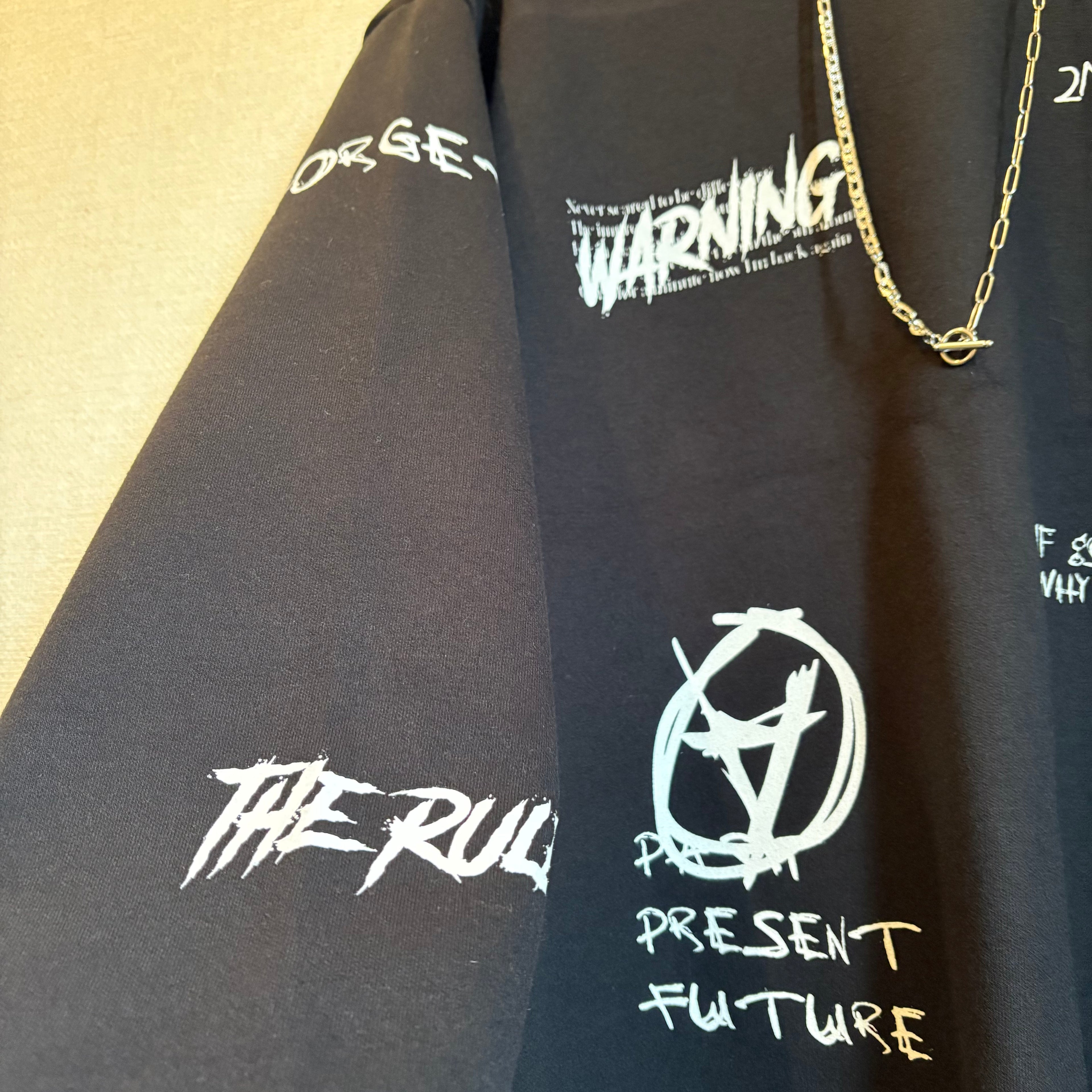 ロゴデザイントレーナー_ブラック